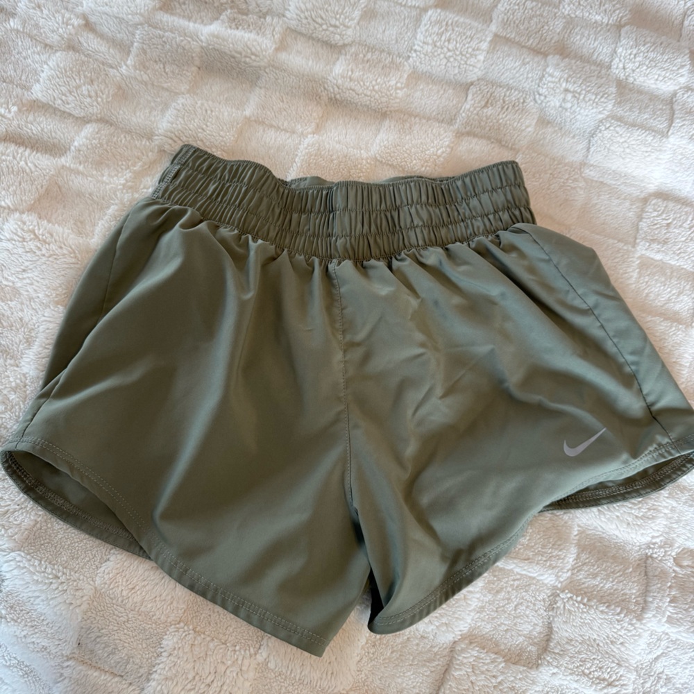 Nike One Women’s XS Dri-FIT Mid-rise 3” Brief- lined Shorts in Light Army